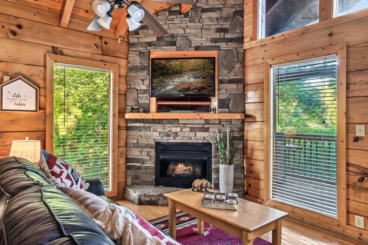Cozy Log Cabin!! In Heart Of Pf & Close To The Smokies Pigeon Forge Eksteriør bilde